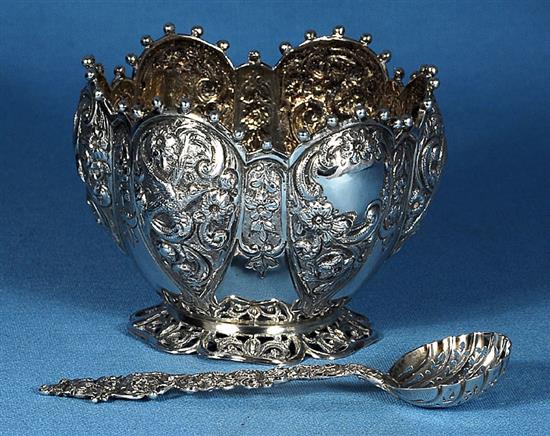 A cased Victorian sterling silver sugar bowl and matching sifter spoon, bowl diameter 120mm.